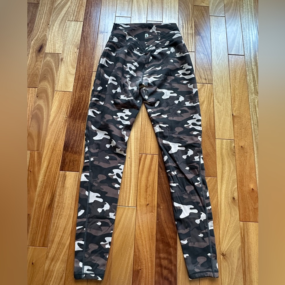 Buffbunny camo print leggings